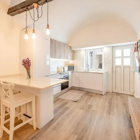 Guest Ready - Charming Retreat In 3*